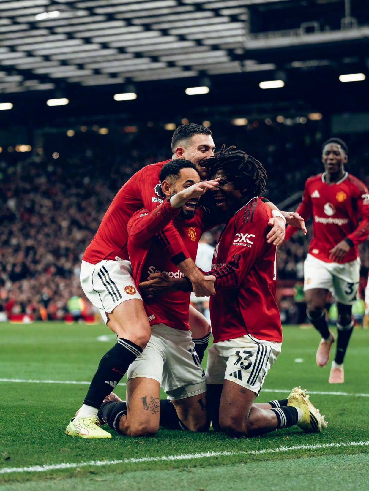 关于巴黎圣日耳曼围绕英超防线松动转会期费城76人调整名单以备欧冠之后，转会期曼城完成体检的信息